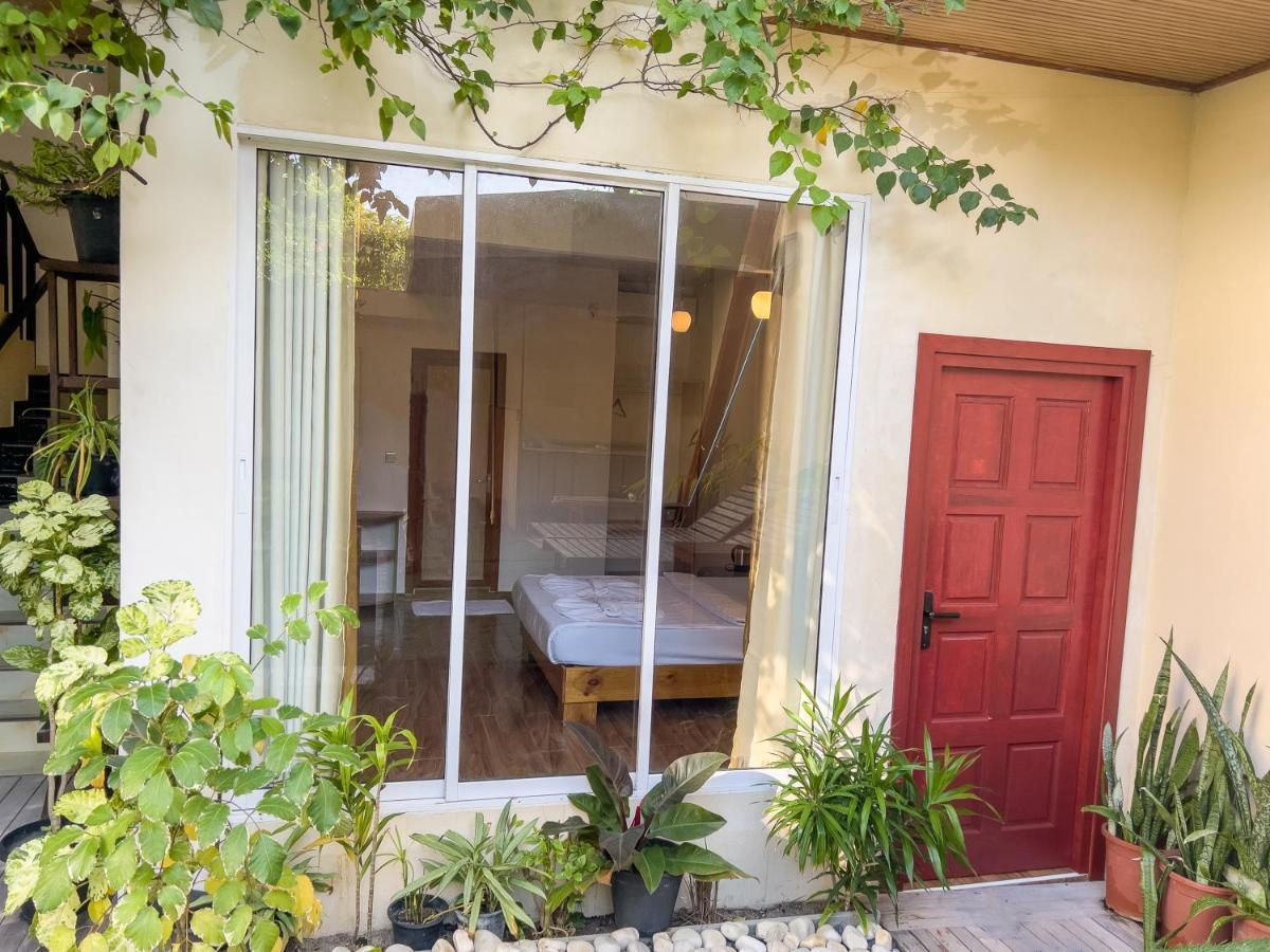 Rehendhi Villa Maafushi Exteriör bild